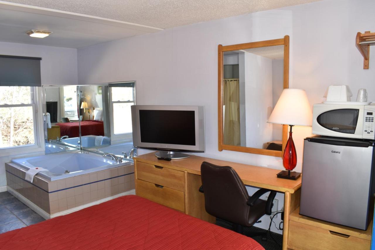 Pocono Night Lodge Bartonsville Esterno foto