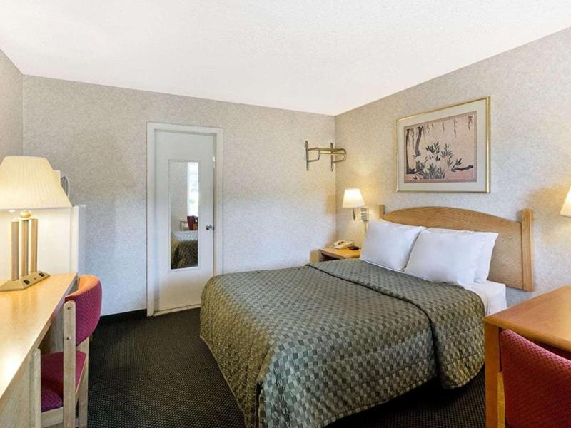 Pocono Night Lodge Bartonsville Esterno foto