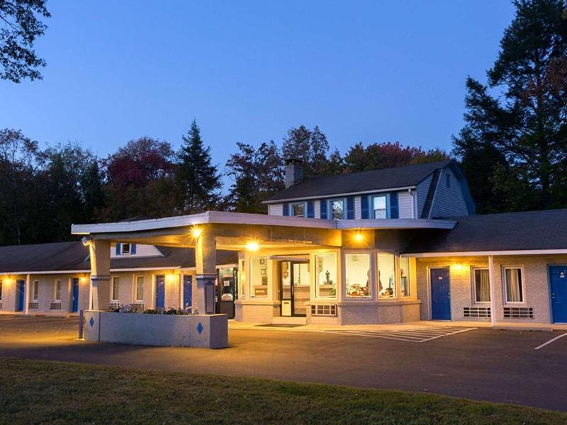 Pocono Night Lodge Bartonsville Esterno foto