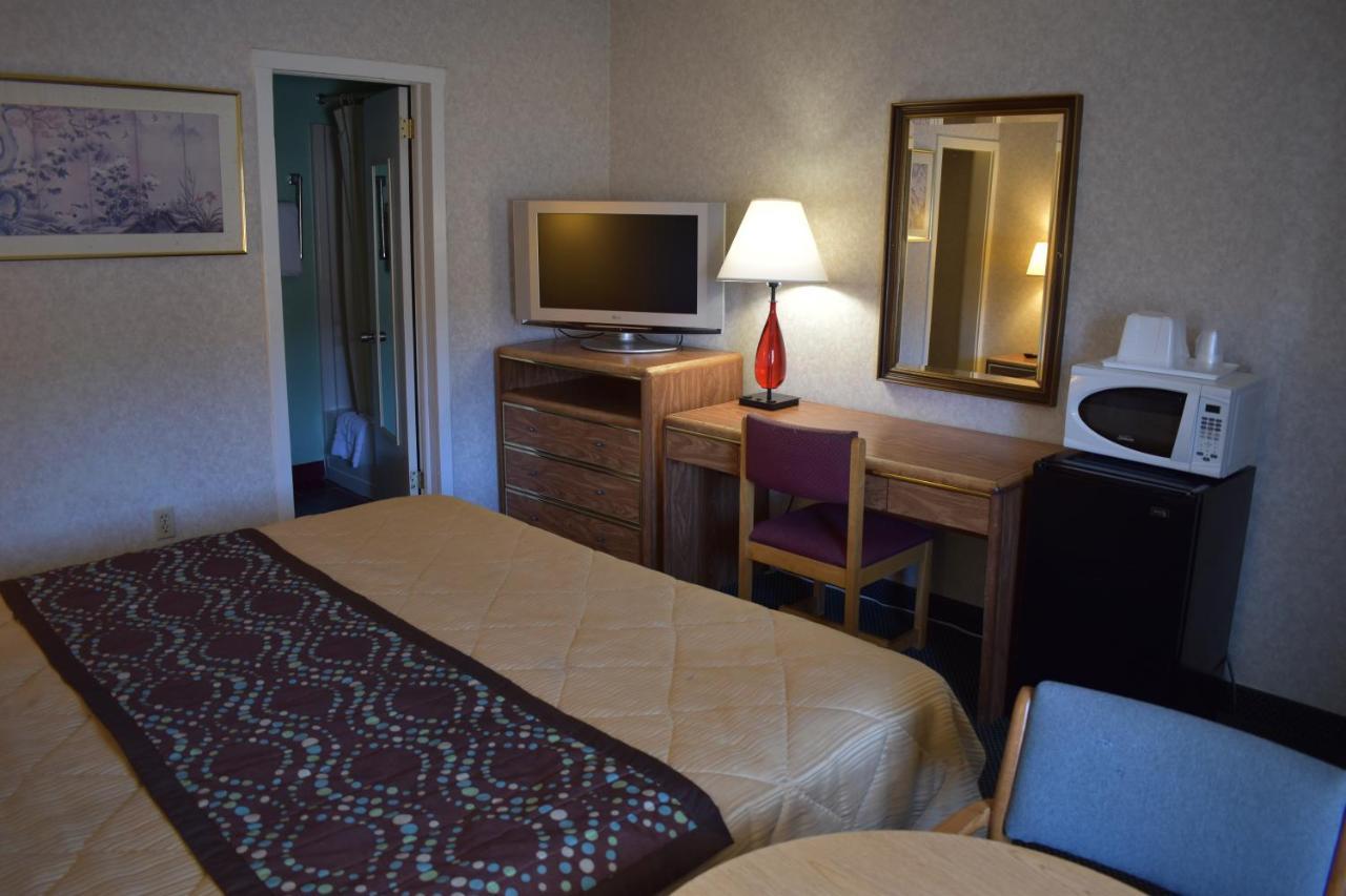 Pocono Night Lodge Bartonsville Esterno foto
