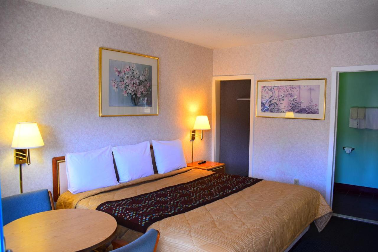 Pocono Night Lodge Bartonsville Esterno foto